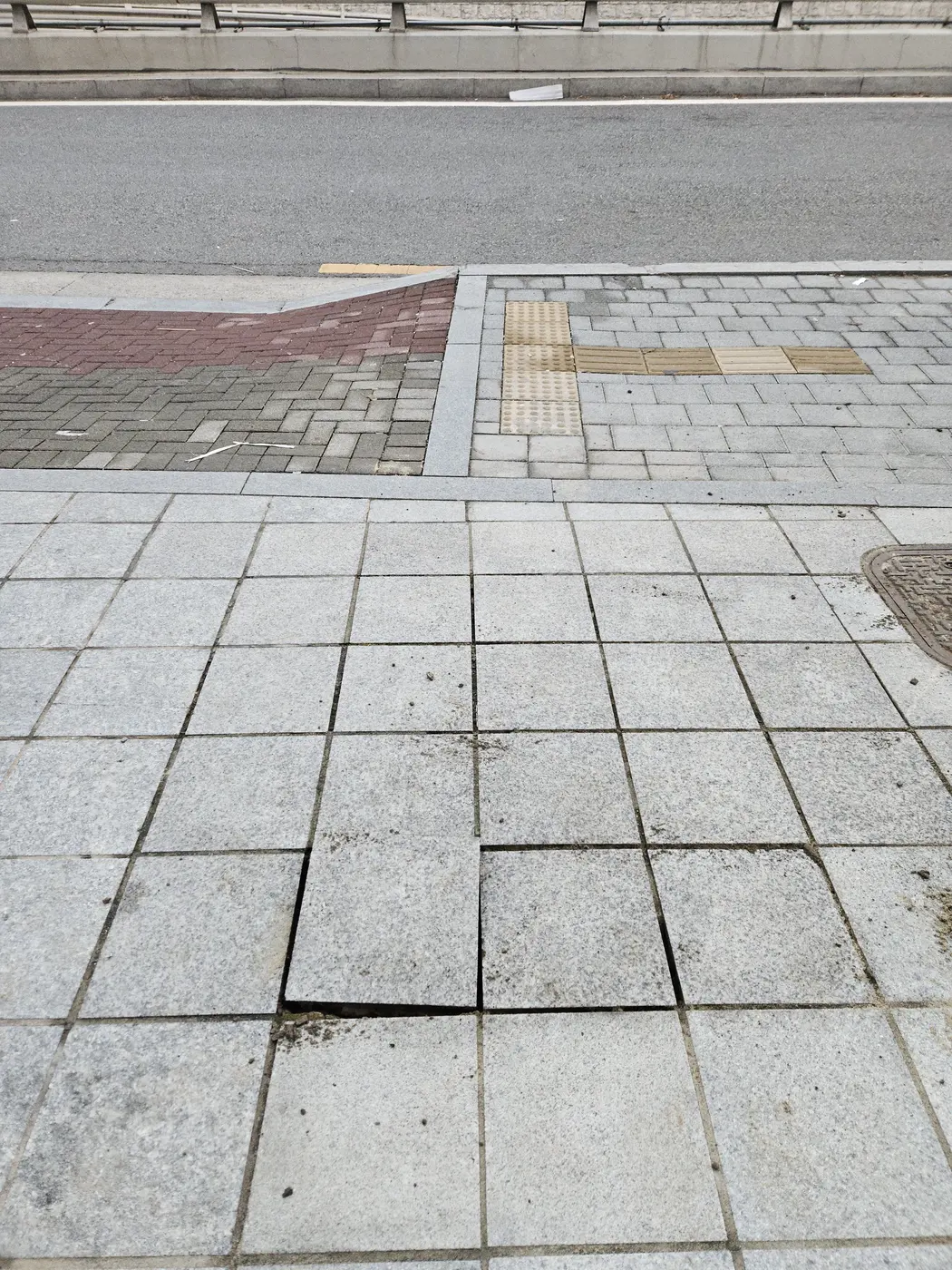 분당구 대리석계단 하자 발생 현장